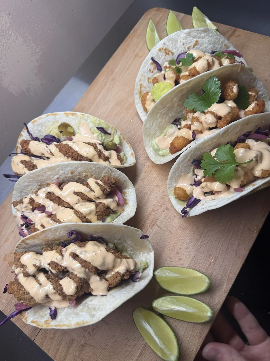 Tacos på serveringsbräda